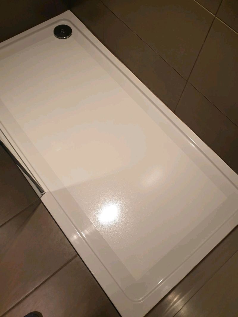 Shower tray finished with an anti-slip treatment in a tiled bathroom